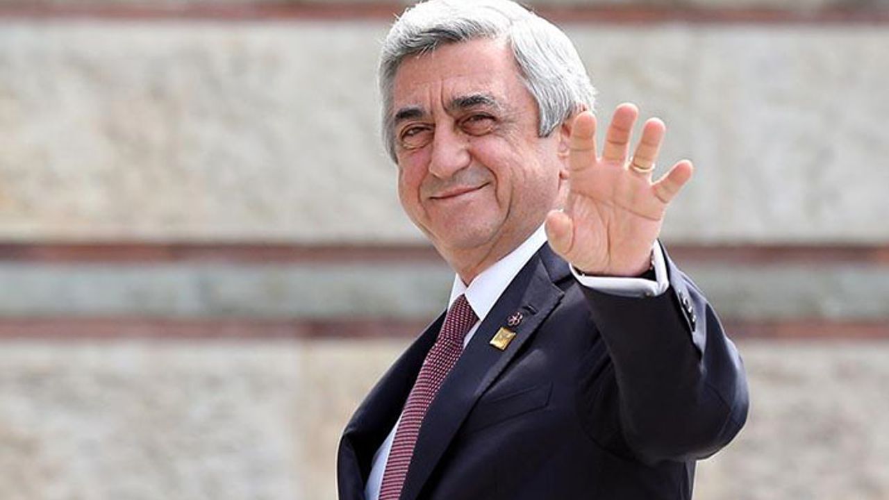 Asker sokağa indi Sarkisyan istifa etti