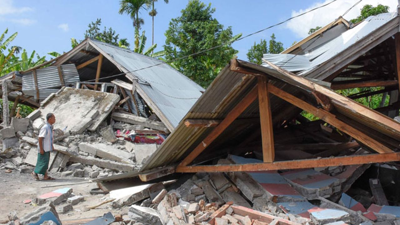 Endonezya'da yine deprem