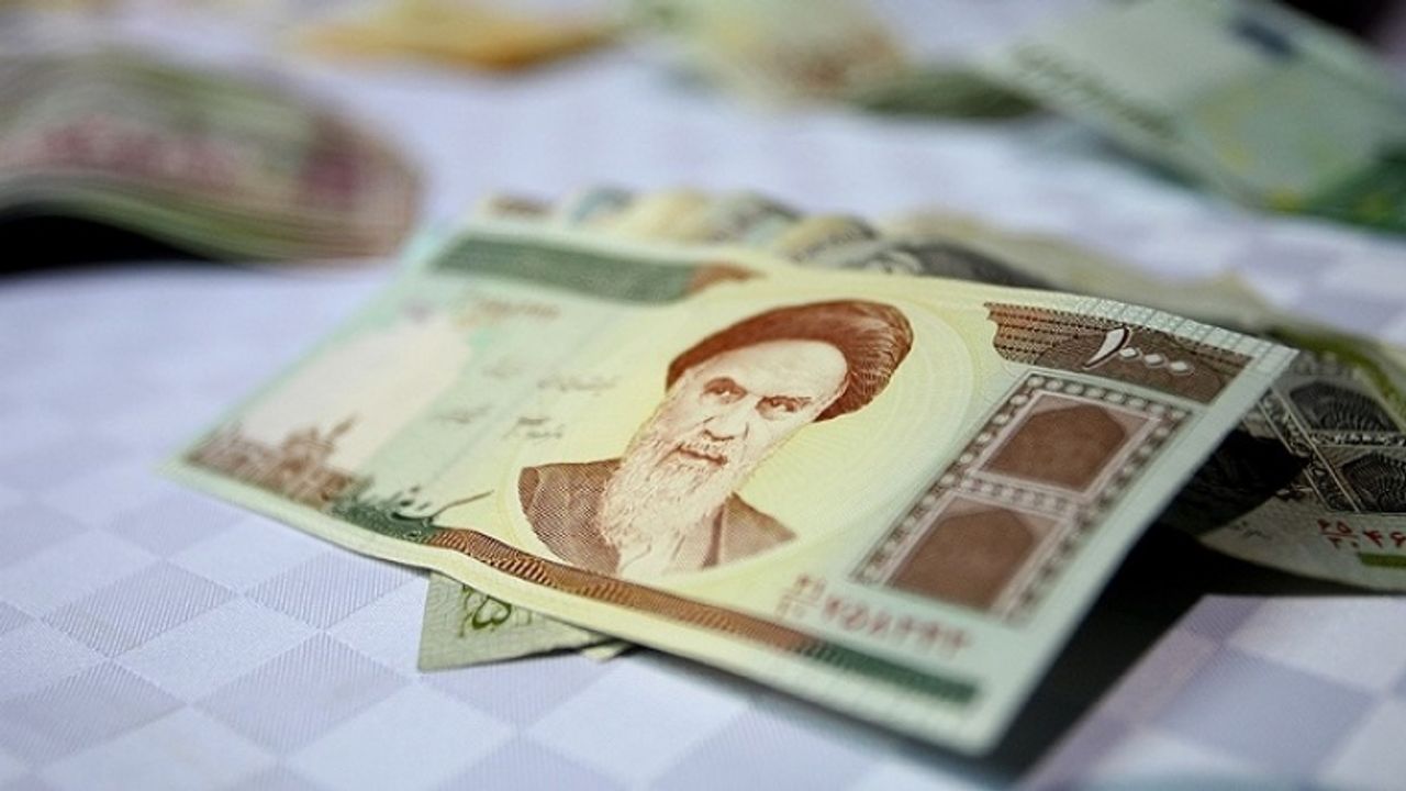 İran'da da dolar uçtu