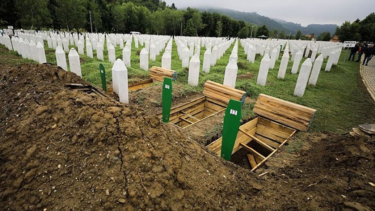Srebrenitsa’da dinmeyen acı