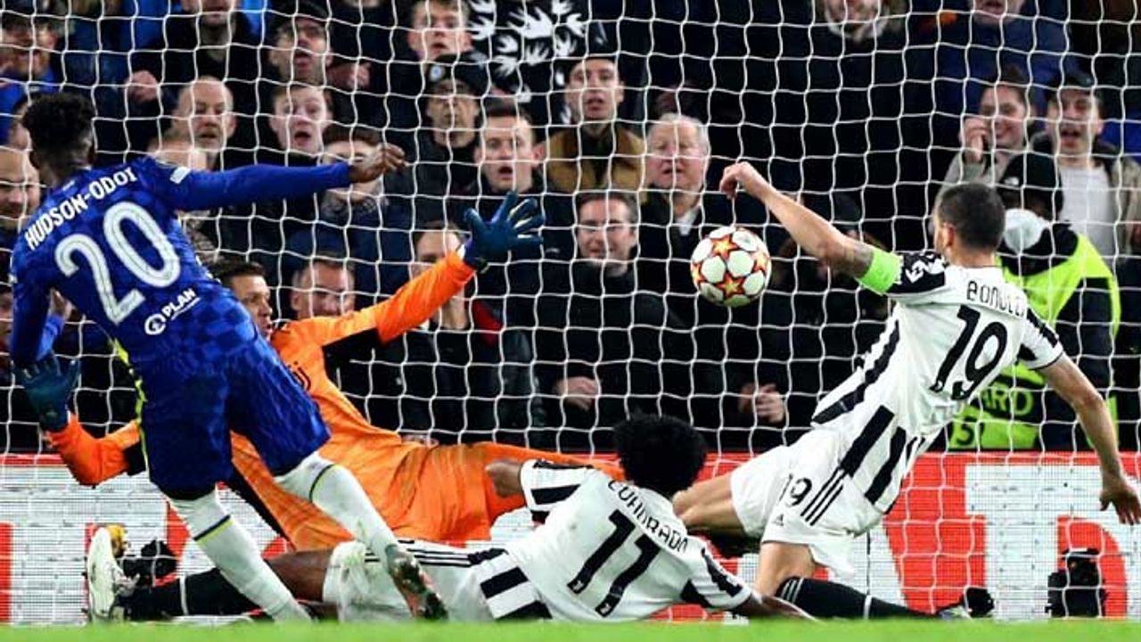 Chelsea rövanşta Juventus'u dağıttı