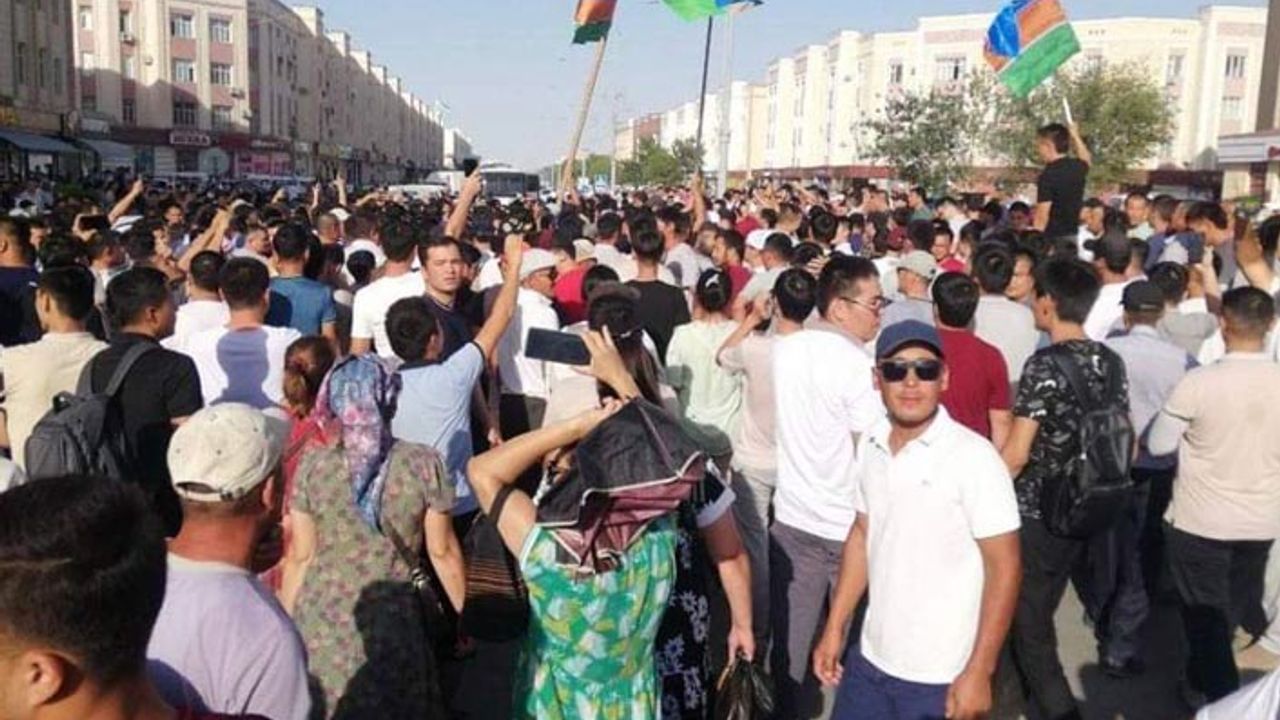 Özbekistan'da OHAL ilan edildi