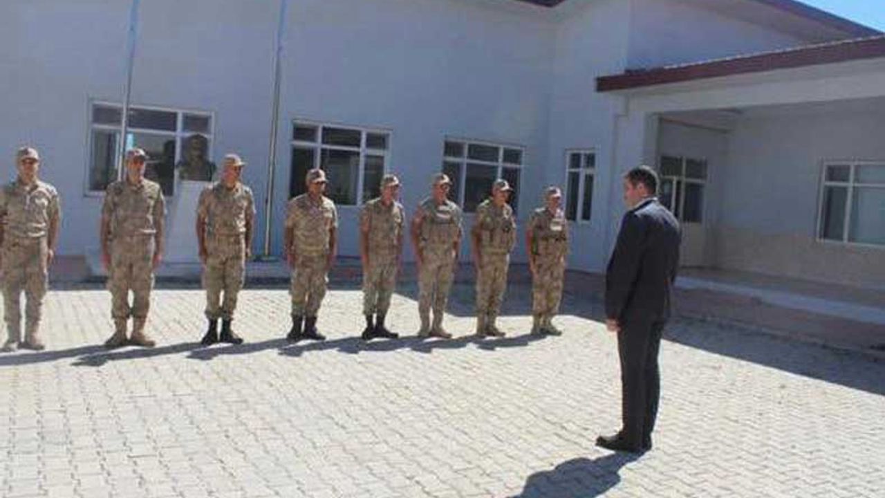 AKP İl Başkanı askeri törenle karşılandı