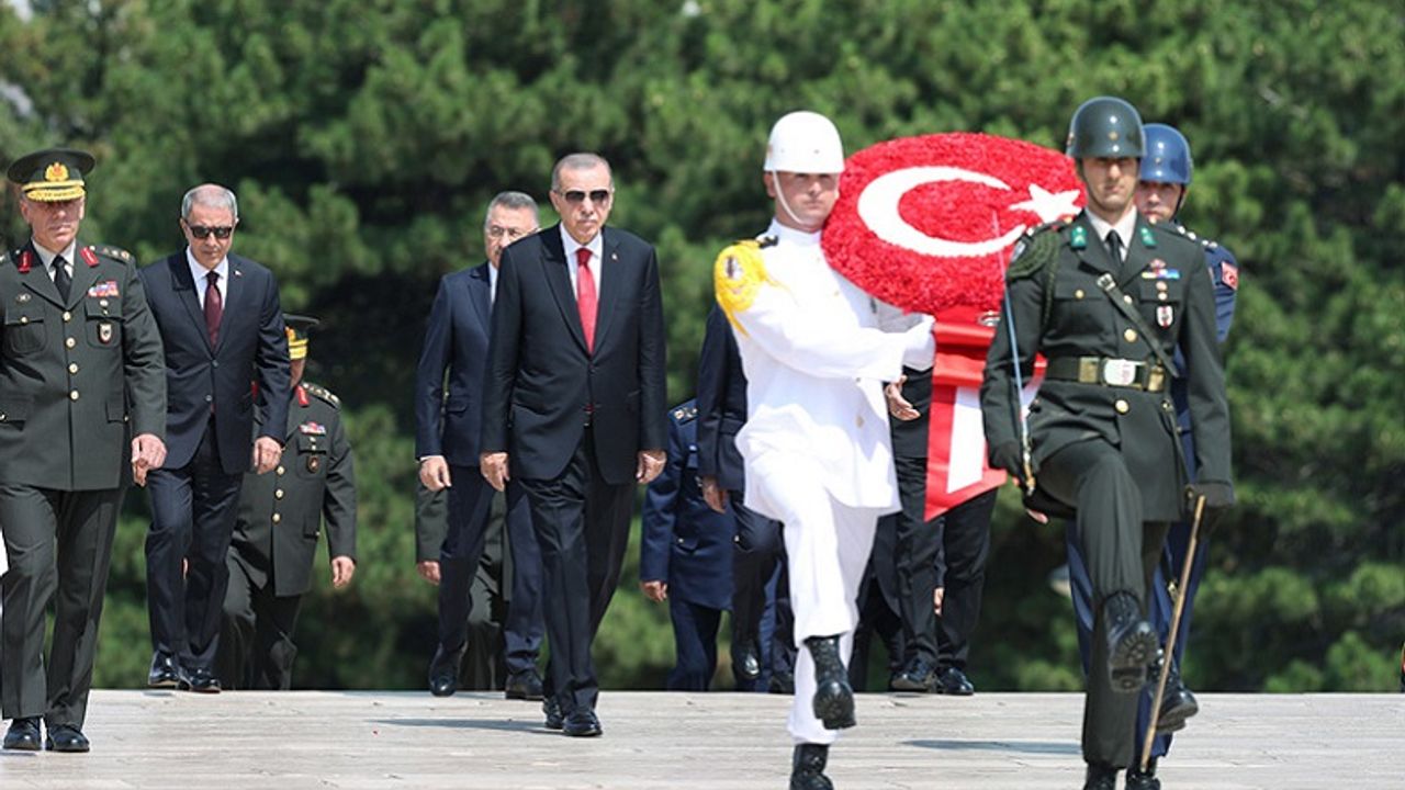 Erdoğan ve YAŞ üyelerinden Anıtkabir’e ziyaret