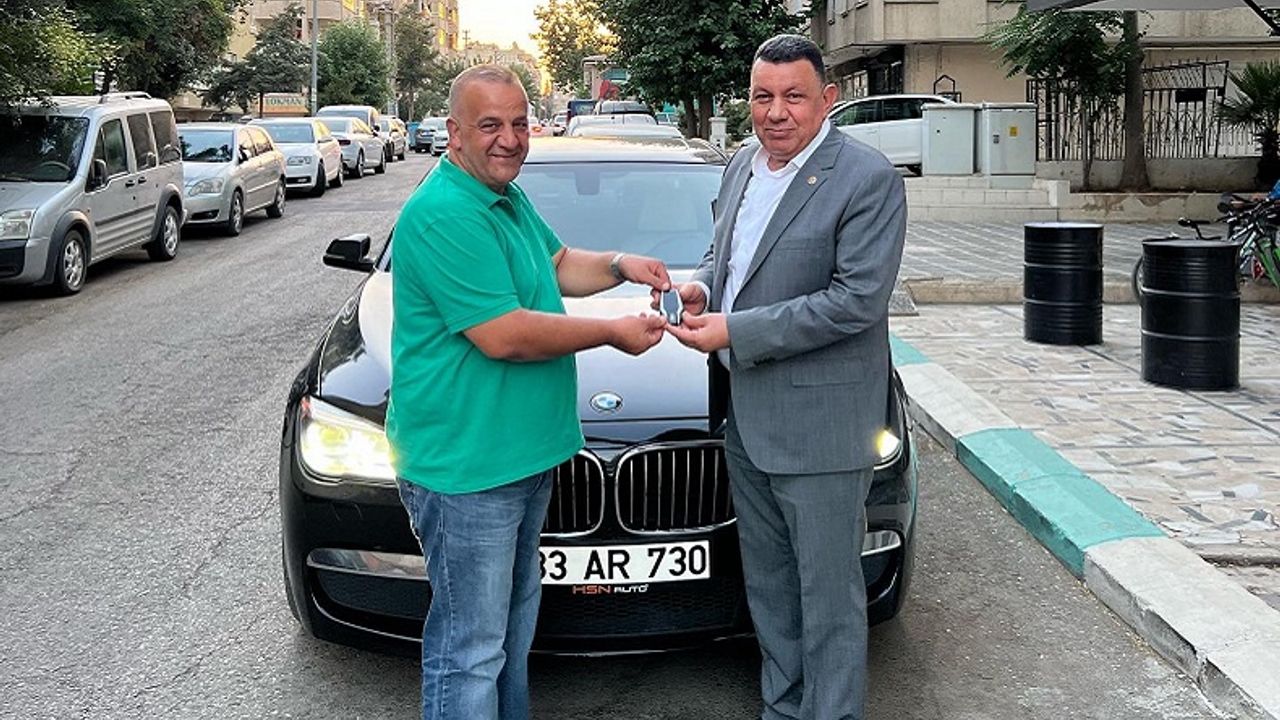 MHP’li vekil meclis üyesine BMW hediye etti