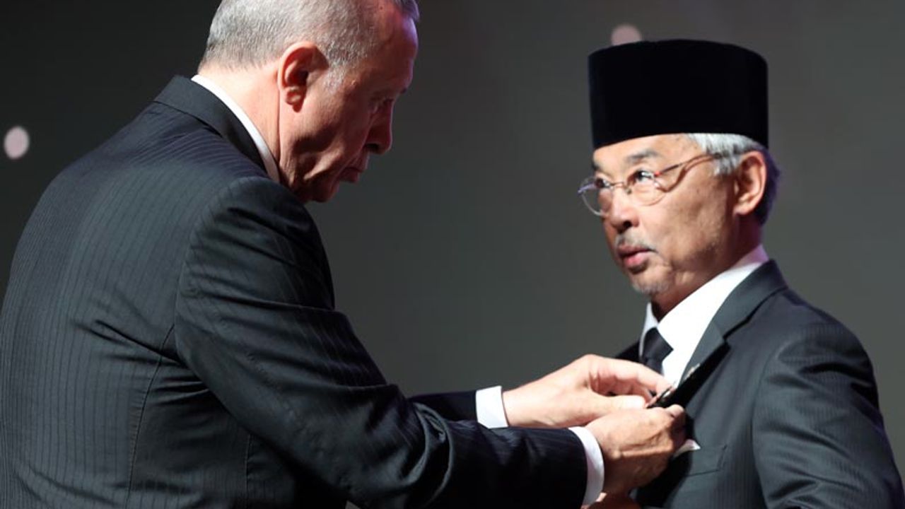 Erdoğan'dan Malezya Kralı'na devlet nişanı