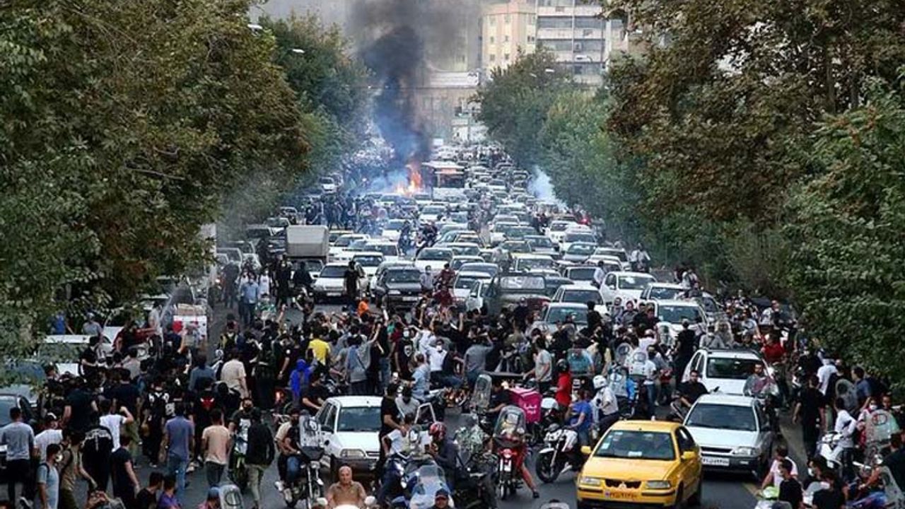 İran'da protestolar kontrolden çıktı