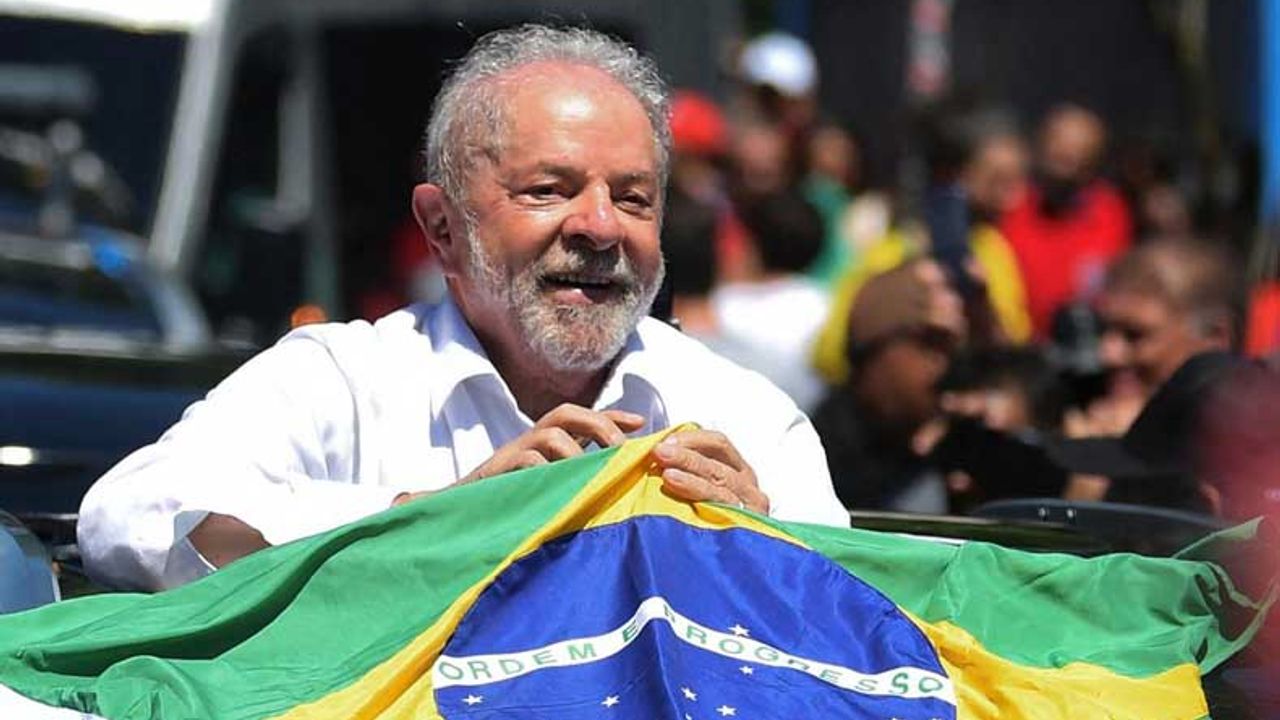 Brezilya'da seçimin galibi solcu Lula