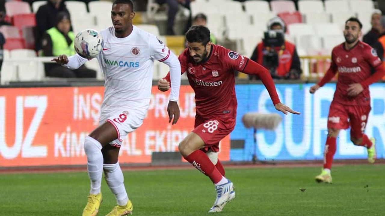 Antalyaspor deplasmanda Sivas'ı vurdu