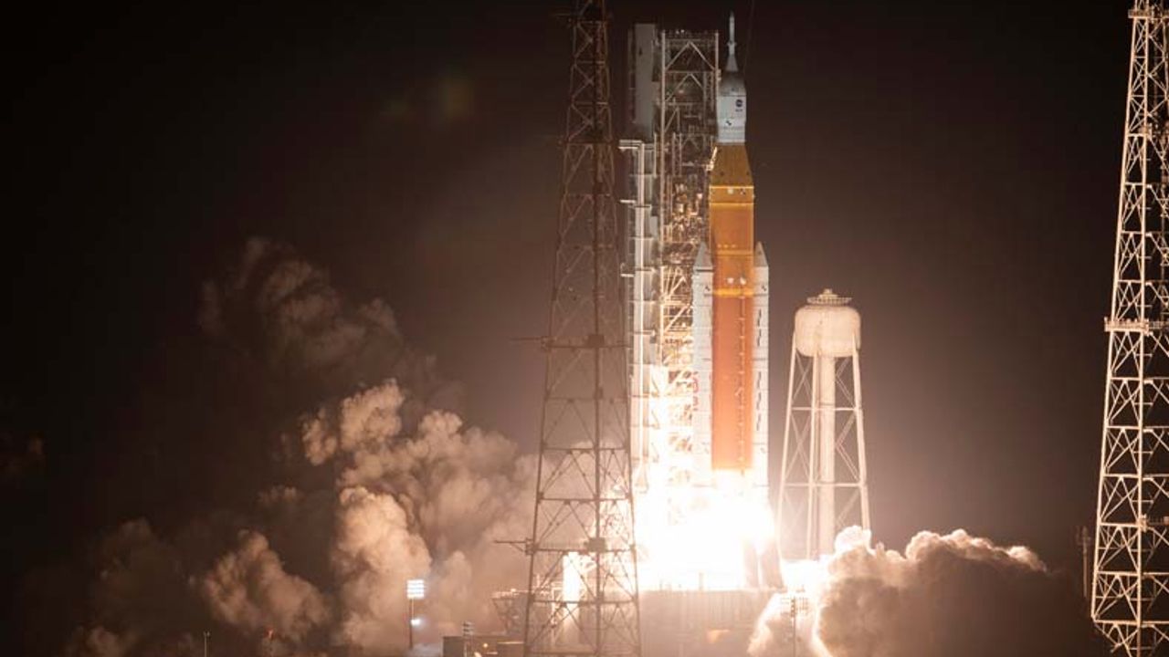 NASA'nın en güçlü roketi Artemis-1 fırlatıldı