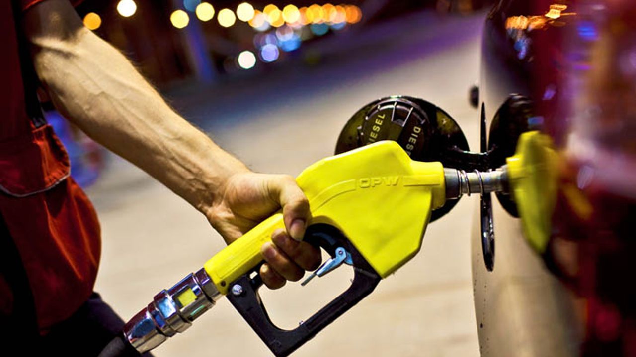 Benzinin litre fiyatına 1.16 TL indirim