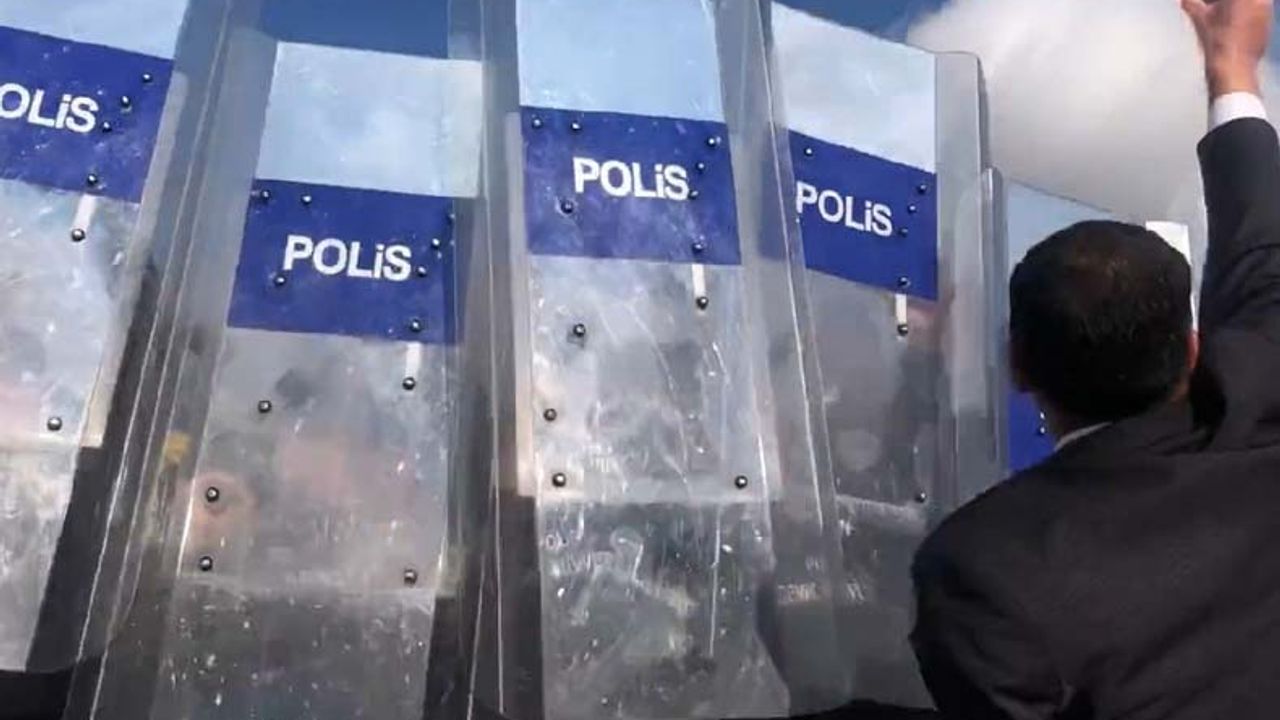 Ankara'da eylem yapan öğretmenlere gözaltı