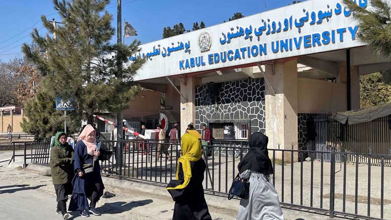 Kadınlara üniversite eğitimi yasaklandı