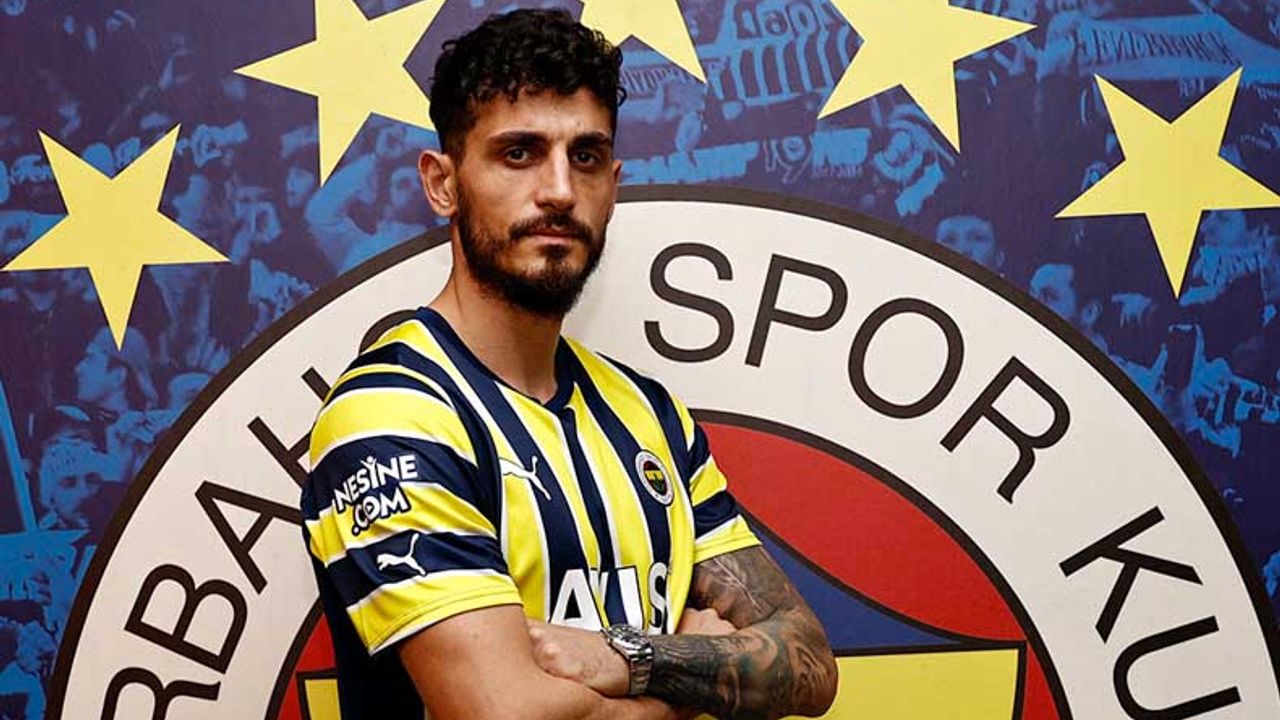 Fenerbahçe, Samet Akaydın'a imza attırdı