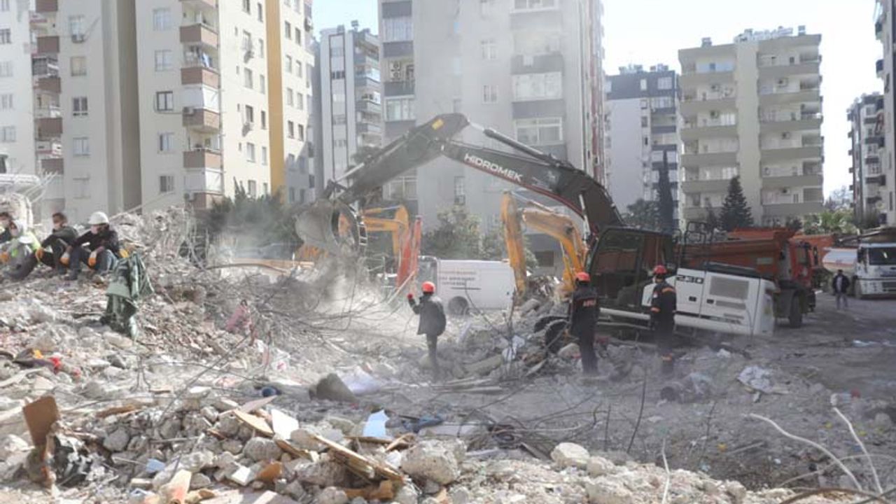 Adana'da inşaat çalışmaları durduruldu