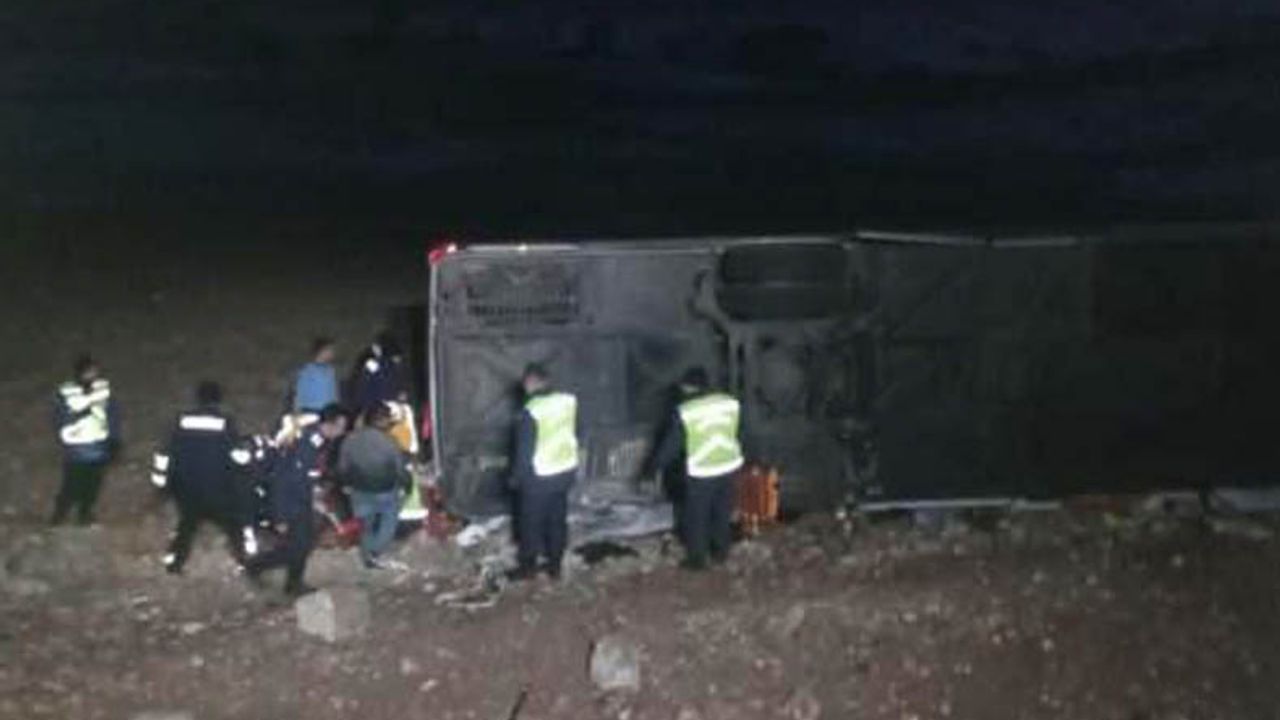 Dinar'da otobüs kazası: 8 ölü, 35 yaralı