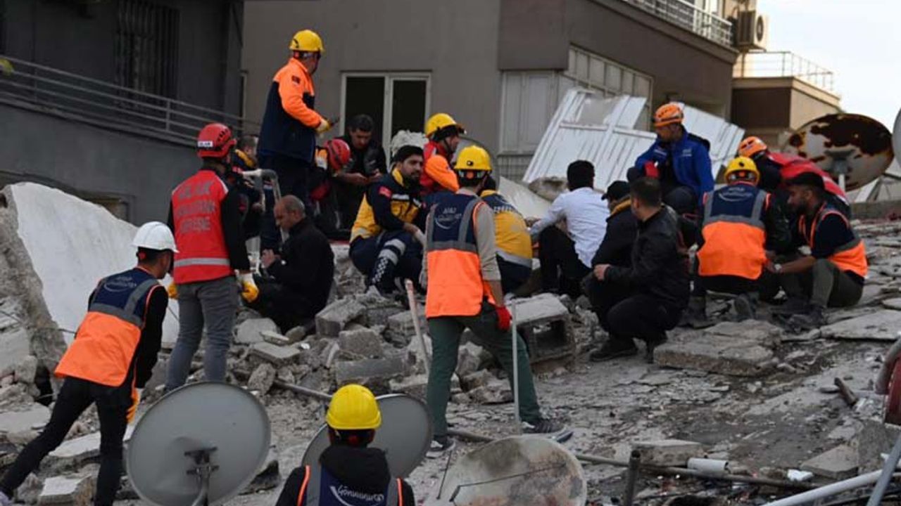 Şanlıurfa'da 6 katlı bina çöktü