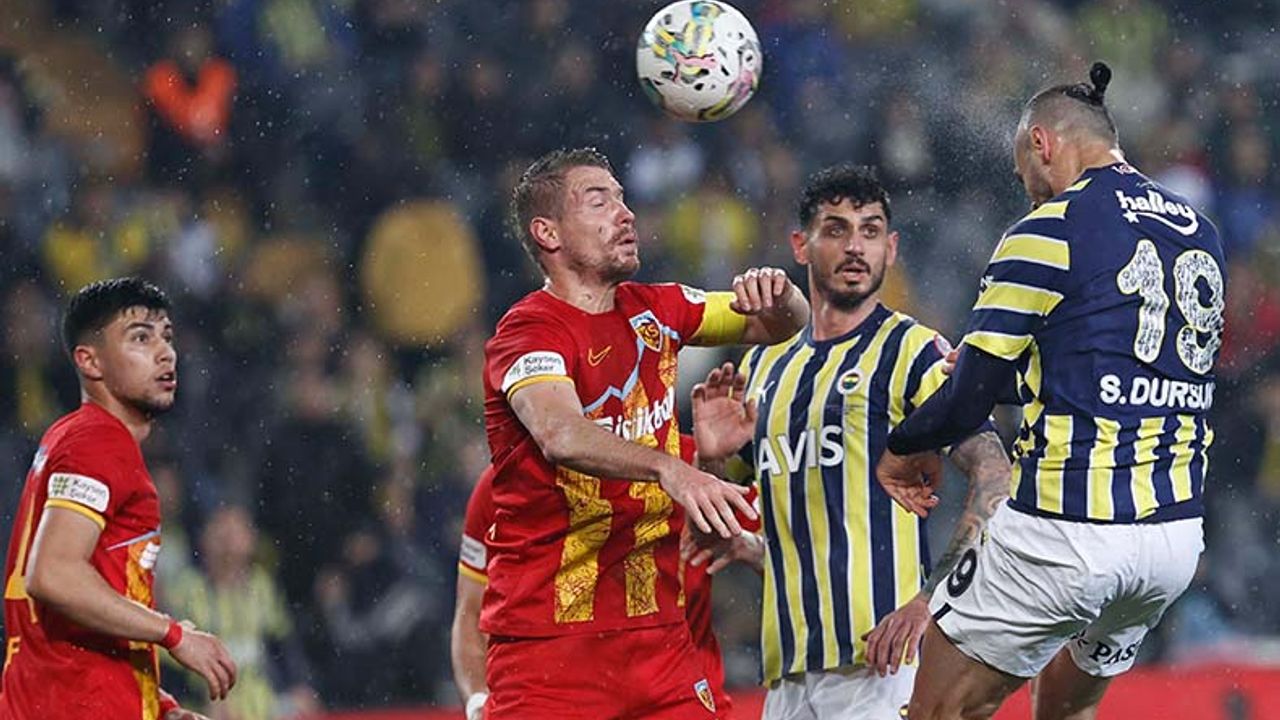 Fenerbahçe ıslıklarla yarı finalde