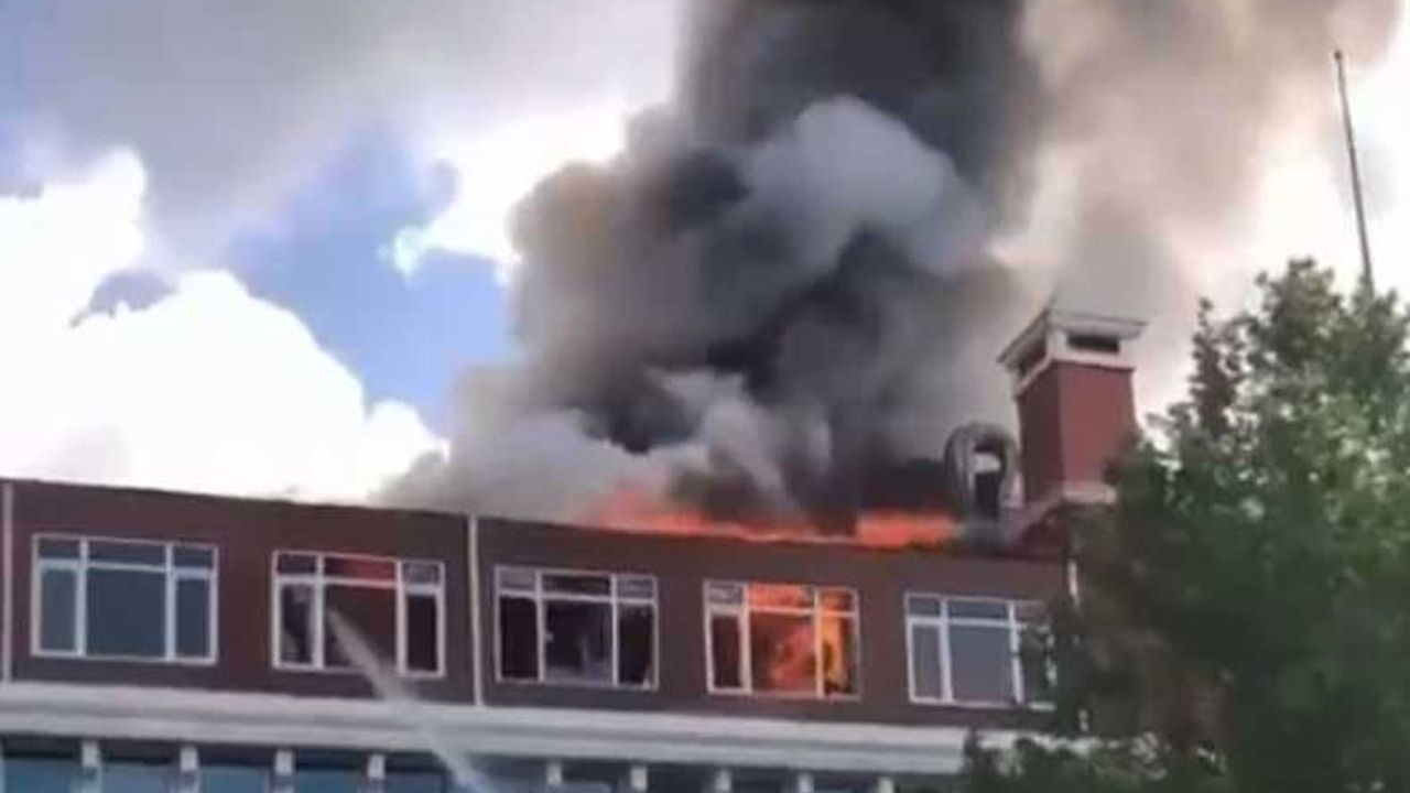 Ankara'da hastanenin çatısı yandı