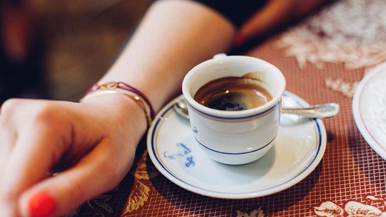 Aç karnına kahve içmek zararlı mı?