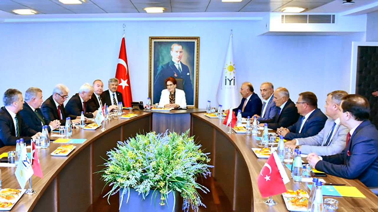 Akşener belediye başkanlarını topladı