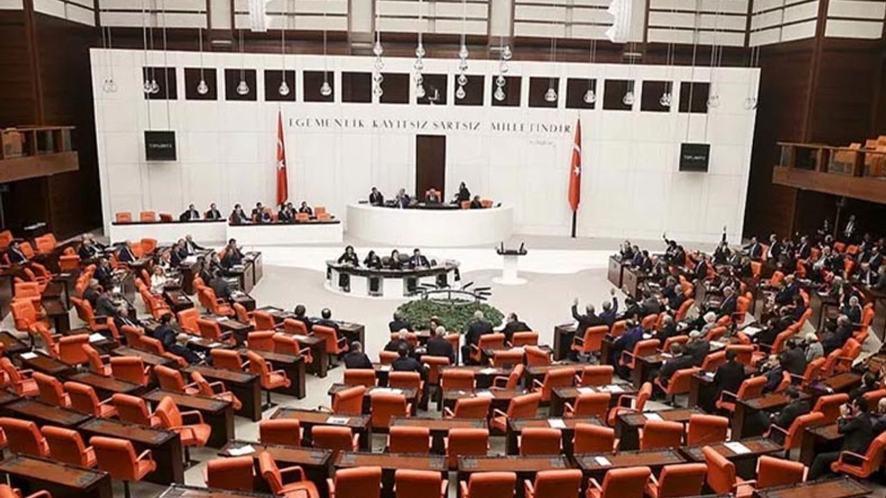 İyi Partili 2 vekil AKP'li adaya oy verdi