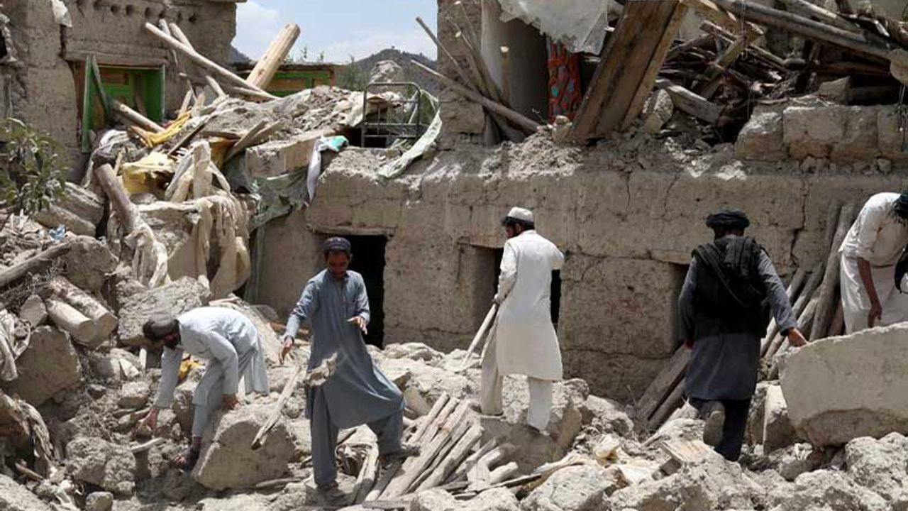 Afganistan'da bir deprem daha
