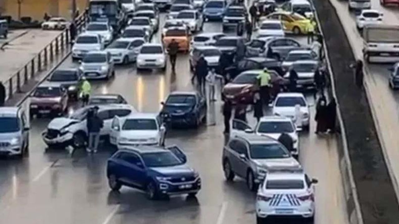 Ankara'da 26 araç birbirine girdi