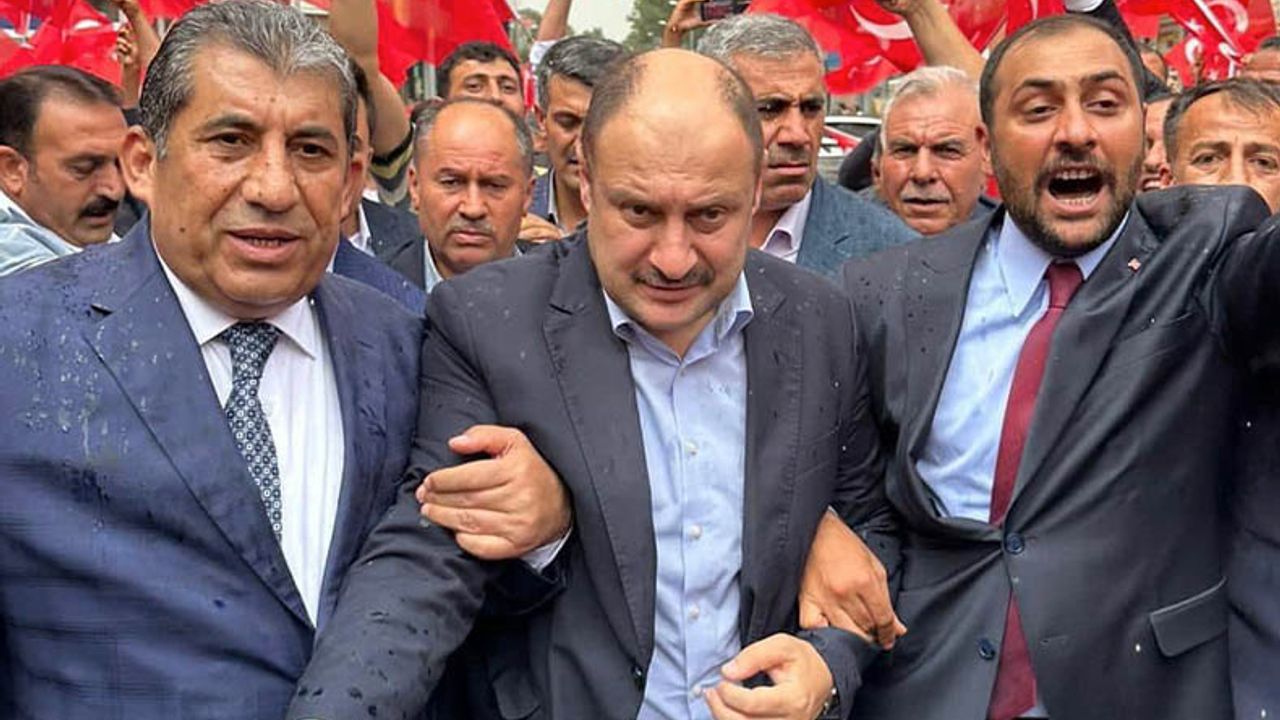 Erdoğan'ın danışmanı YRP'ye geçti