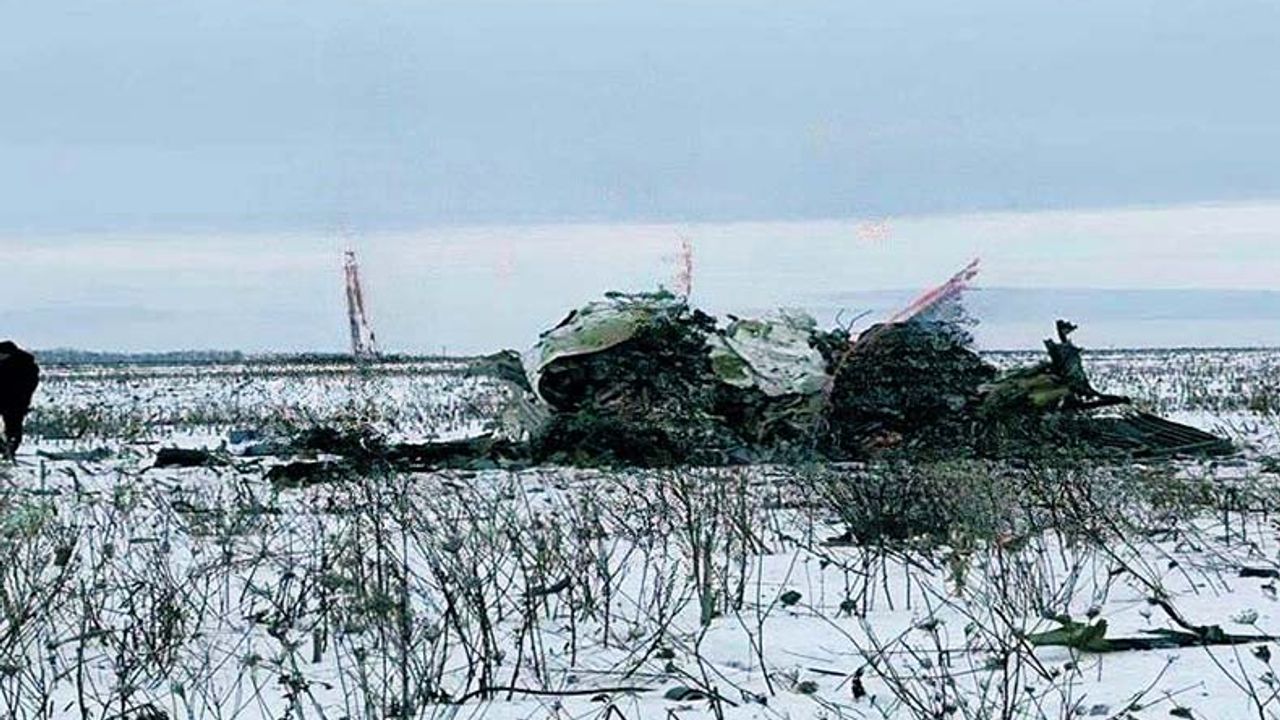 Ukraynalı esirleri taşıyan uçak düştü