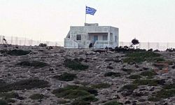 Yunanistan Ege'deki her kayalığa bayrak dikti