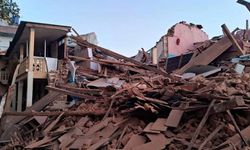 Nepal'de şiddetli deprem: 128 ölü