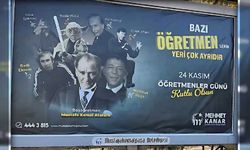 Bu afiş resmen Atatürk'e hakaret