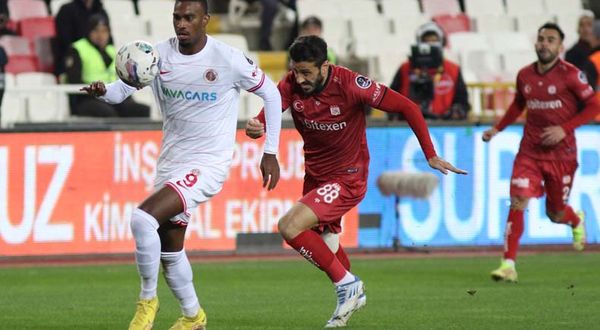 Antalyaspor deplasmanda Sivas'ı vurdu