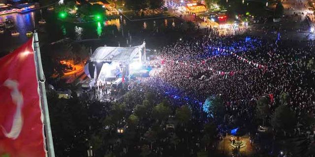 Başkent'te kutlamalar Zeynep Bastık'la başladı