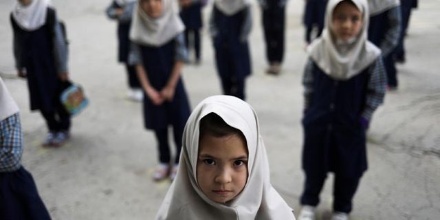 Taliban, kızlara ilkokulu da yasakladı