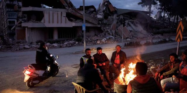 Depremzedeler AKP'ye öfkeli