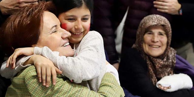 Akşener, Ankara'da depremzedeleri ziyaret etti