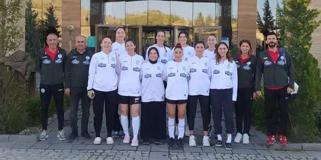 Mansur Yavaş, Maraş'ın kızlarına sponsor oldu