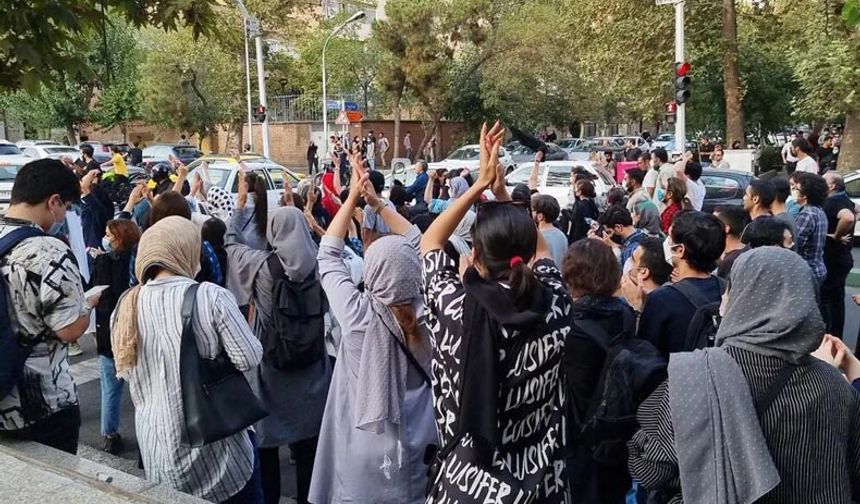 İran'da protestolara destek verenler yargılanacak