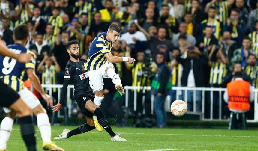 Fenerbahçe Kadıköy'de liderliğe oynadı