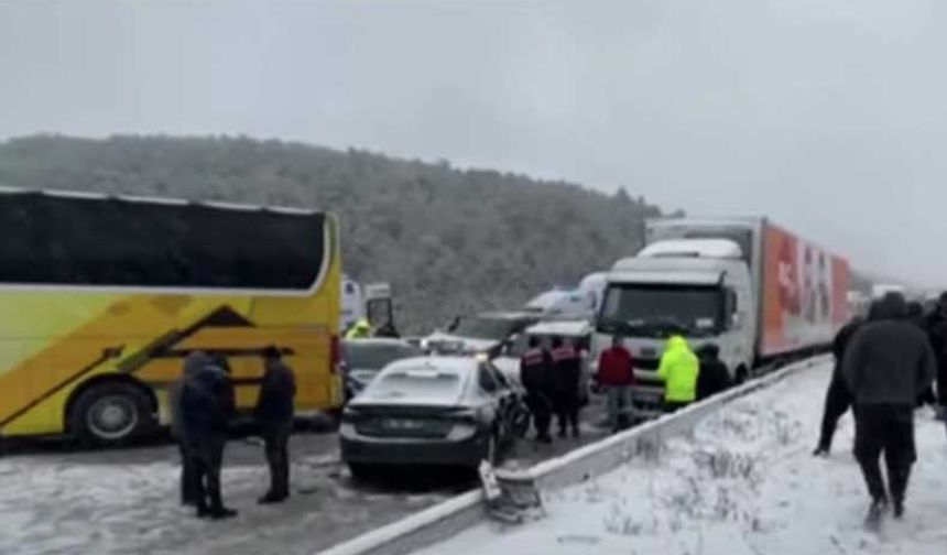 Anadolu Otoyolu'nda trafik durdu